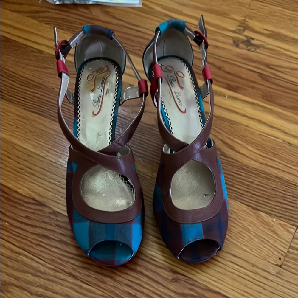 Stylish Women's Strappy Sandals - Blue and Brown